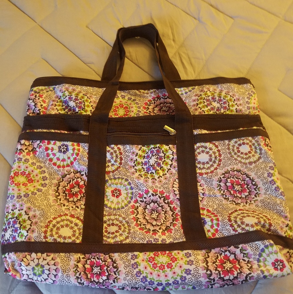 In stitches beach tote - Picture 2 of 3